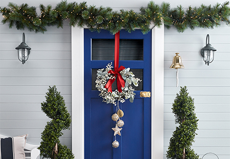 How to decorate your entrance for Christmas
