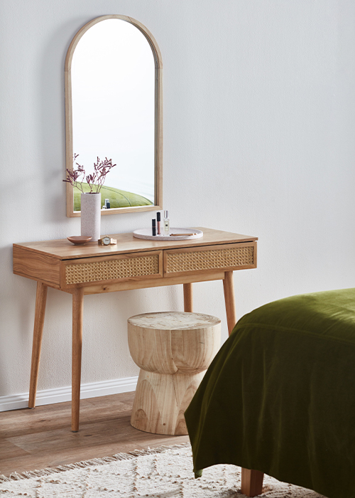 Separate mirror outlet dressing table