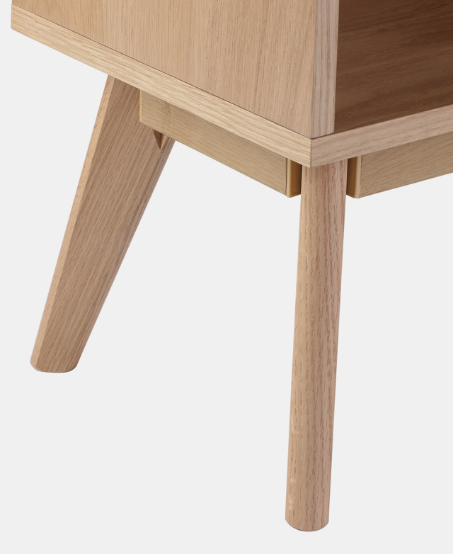 Two of the tapered, solid oak wood legs are in the picture. Two of the tapered, solid oak wood legs are in the picture.