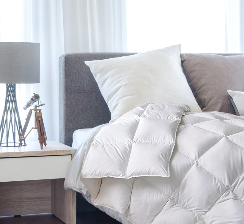 Dwelllifestyle White Adriana Lightweight Duck Feather Down Quilt