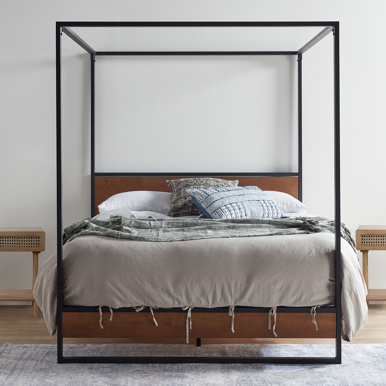 Metal Canopy Four Poster Bed, How To Put A Canopy On Four Poster Bed