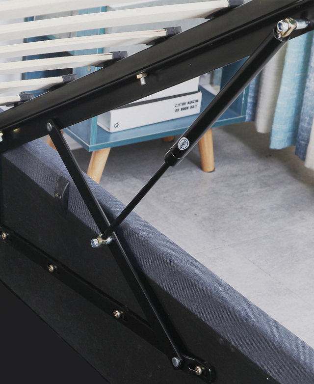 The metal hardware of the lifting mechanism beneath the slats is shown.