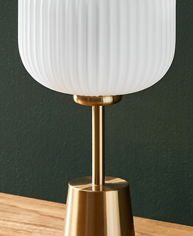 kravu glass table lamp