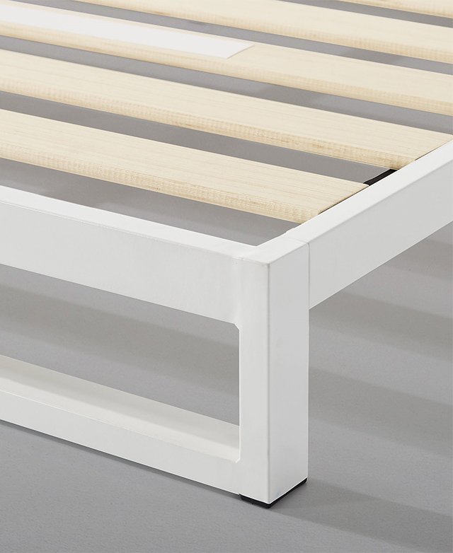 The thick tube base elements are highlighted without a mattress. Evenly-spaced slats are shown. The thick tube base elements are highlighted without a mattress. Evenly-spaced slats are shown.