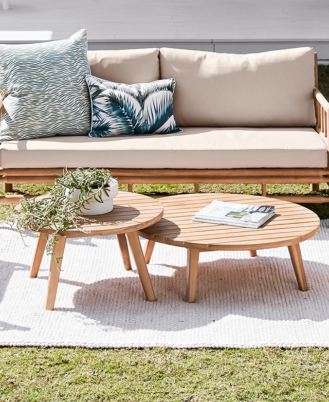 Casual round table Casual round table