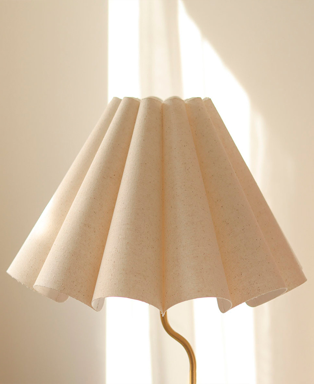 Vintage-inspired scalloping Vintage-inspired scalloping