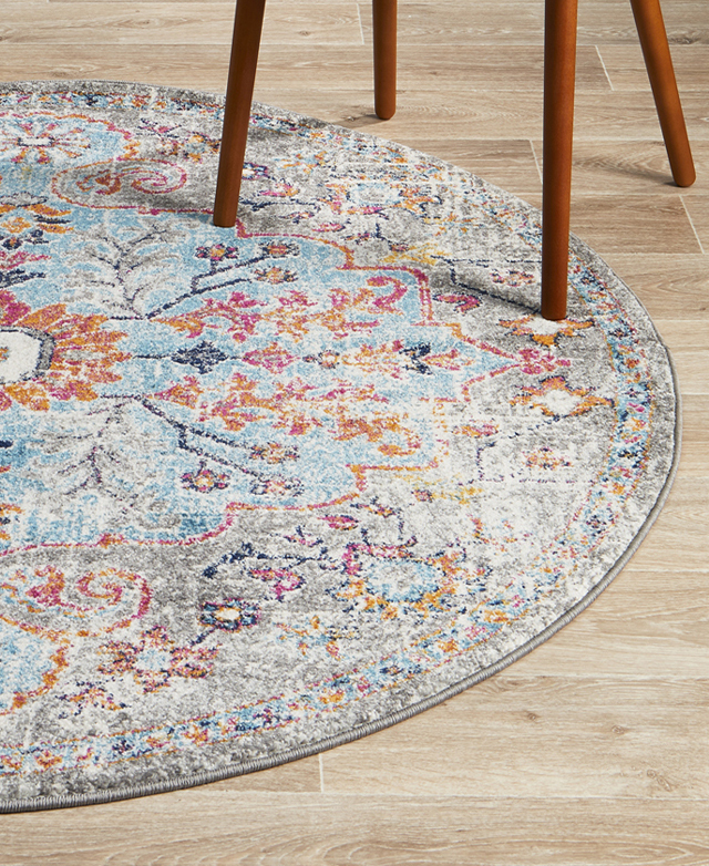 Persian or eclectic styling Persian or eclectic styling