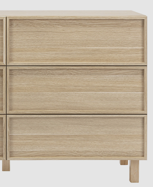 The front of the chest of drawers is in focus to display the shaker-style drawer finishes. The front of the chest of drawers is in focus to display the shaker-style drawer finishes.