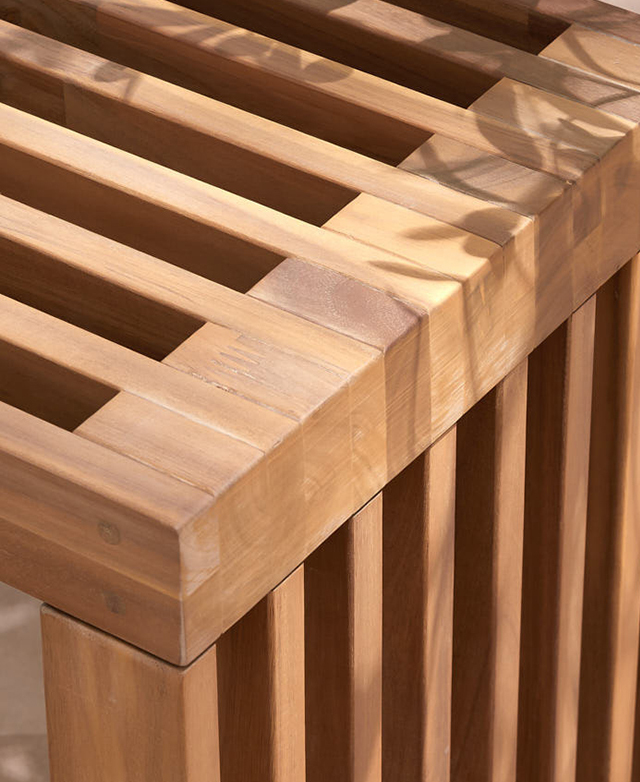 The acacia wood joins at the end of the bench are smoothly finished. The acacia wood joins at the end of the bench are smoothly finished.