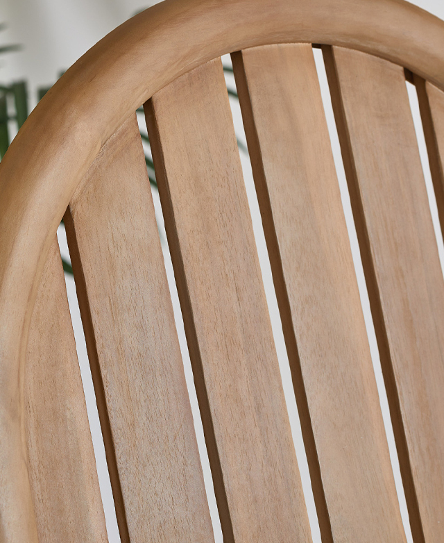 The bar stool has an arch-shaped top and slatted timber backrest.
