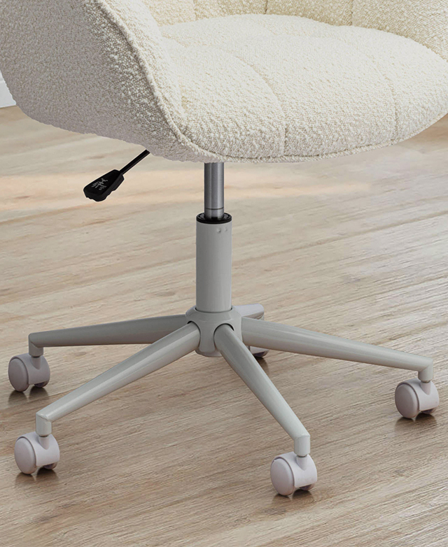 The metal base and the castors are framed to draw attention to the office chair's sleek finish and gas lift lever.