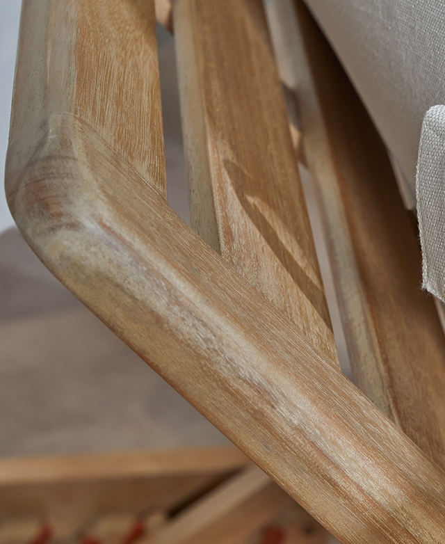 Close up side view of the acacia wood side view emphasises the soft, neutral colour and natural grains. Close up side view of the acacia wood side view emphasises the soft, neutral colour and natural grains.