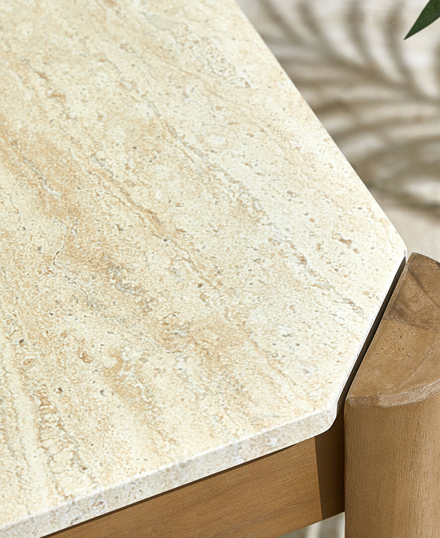 The vein-effect of the polystone offers visual texture.