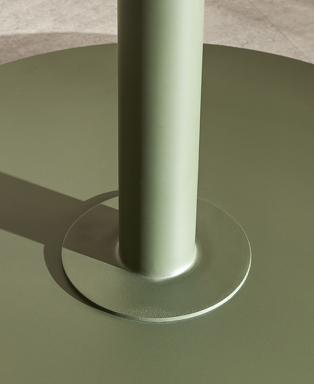 The metal pedestal base has a matte green finish. The metal pedestal base has a matte green finish.