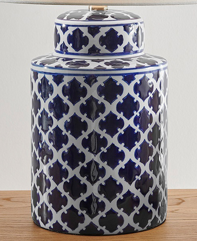 The blue and white tile-effect pattern on the lamp base is highly polished for a glossy effect. The blue and white tile-effect pattern on the lamp base is highly polished for a glossy effect.