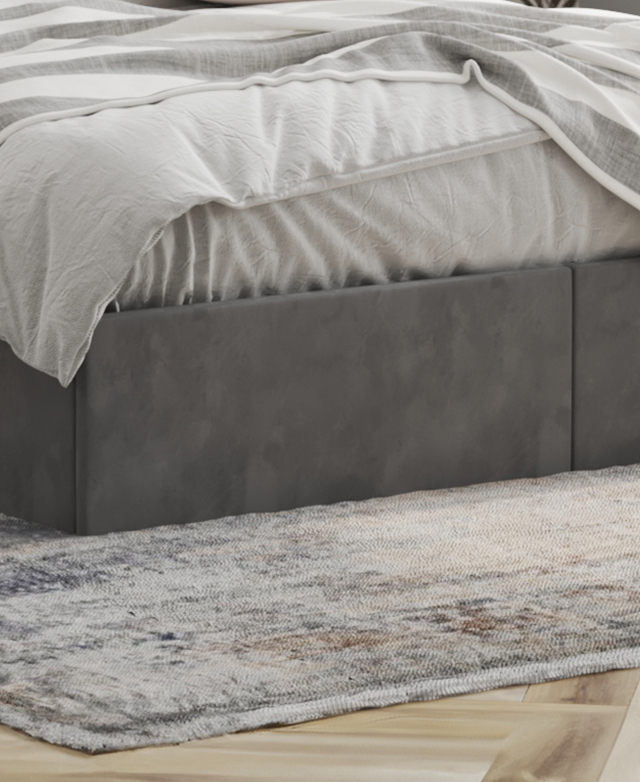 The seam in the centre of the footend indicates the edges of the two hidden drawers.