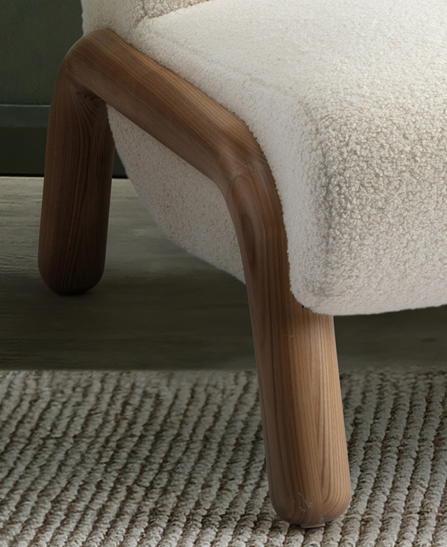 Close up of the oak wood frame and legs, which is a cylindrical, smoothly finished arch shape. Close up of the oak wood frame and legs, which is a cylindrical, smoothly finished arch shape.