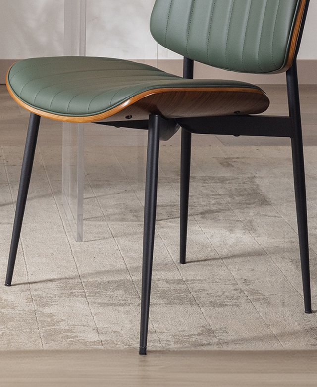 Minimalistic metal frame and legs, the latter with a slender, tapered form. Minimalistic metal frame and legs, the latter with a slender, tapered form.