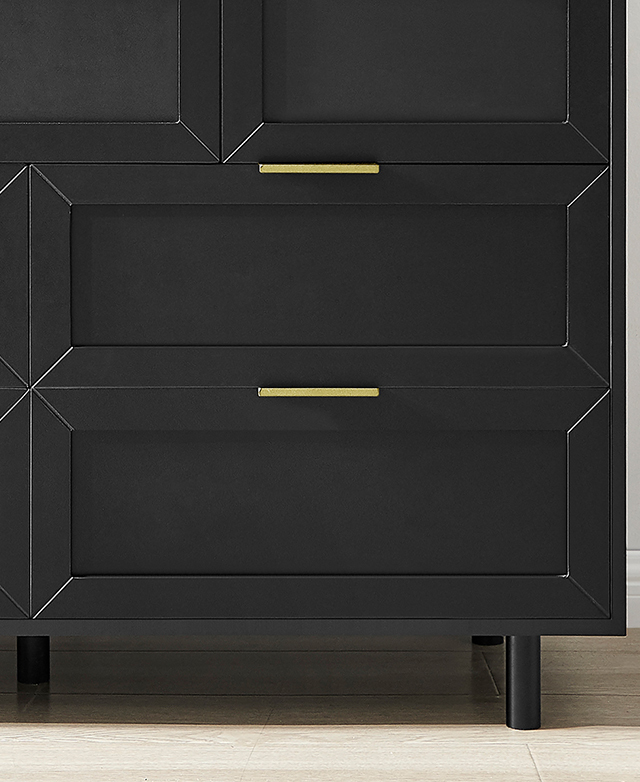 The chest of drawers is zoomed in on to highlight the clean lines and classic style of the shaker drawers. The chest of drawers is zoomed in on to highlight the clean lines and classic style of the shaker drawers.