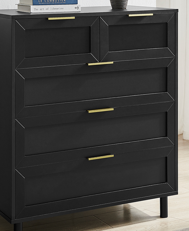 The chest's front is zoomed in on to highlight the clean lines and classic style of the shaker drawers. The chest's front is zoomed in on to highlight the clean lines and classic style of the shaker drawers.