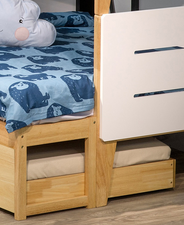 The bottom bunk and the trundle are shown with blue patterned bedding, their honey-toned rubberwood frame standing sturdy.
