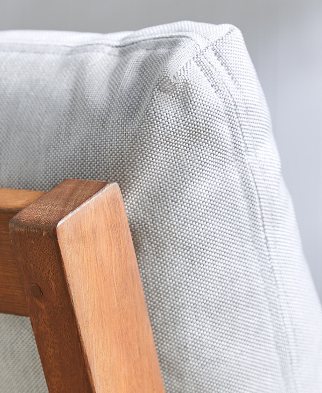 Cropped view of the back of a cushion, which is made of a light grey woven fabric, Olefin. Cropped view of the back of a cushion, which is made of a light grey woven fabric, Olefin.