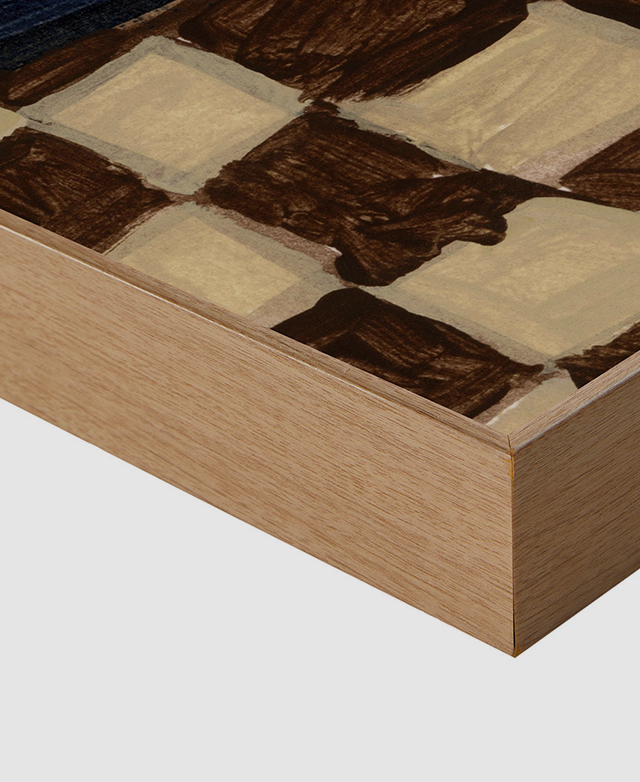 The narrow polystyrene box frame has a warm wood-look effect.