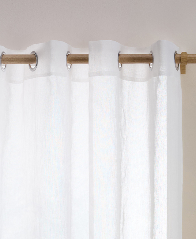 Effortless eyelet tops