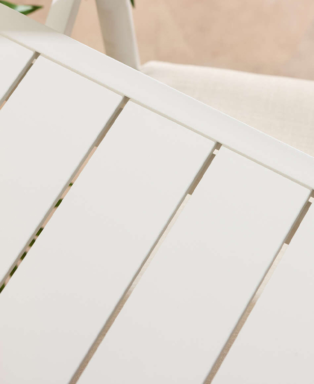 Slatted surface