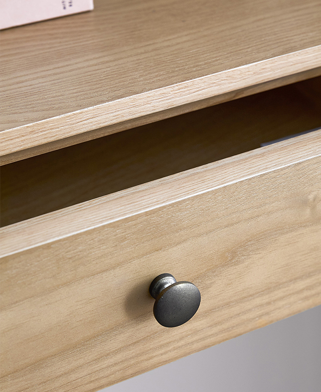 Hard-wearing veneer finish
