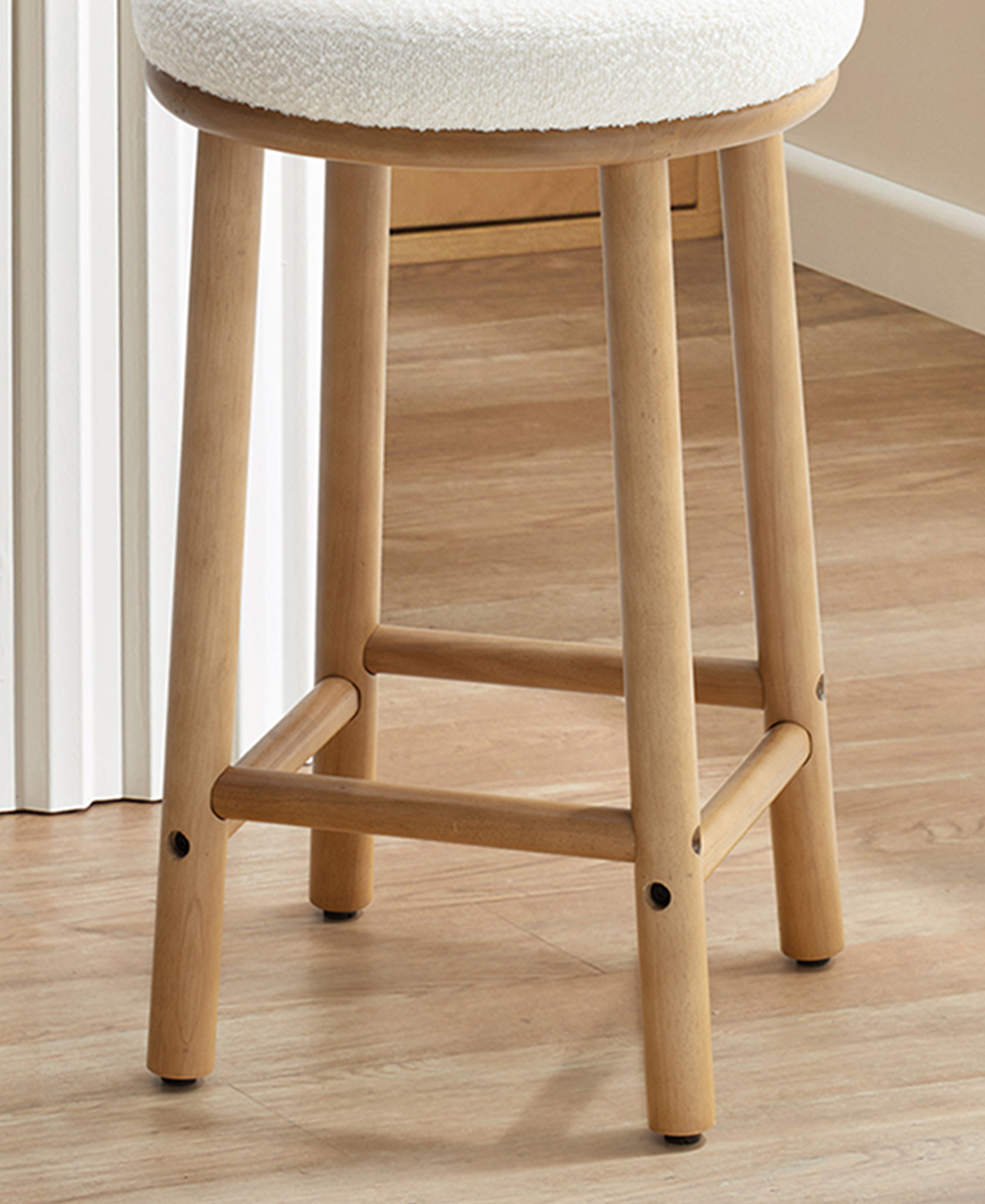 Smooth, resilient finishes