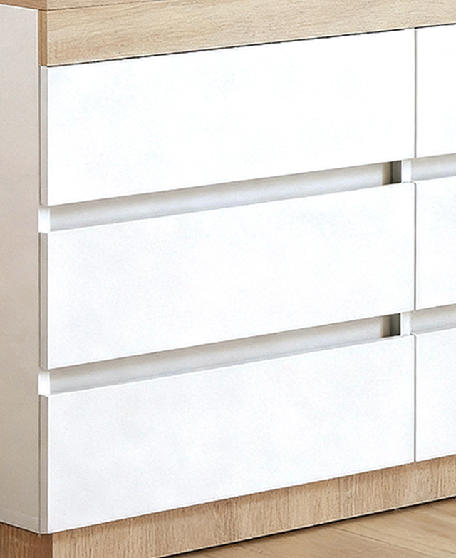 Neat recessed handles