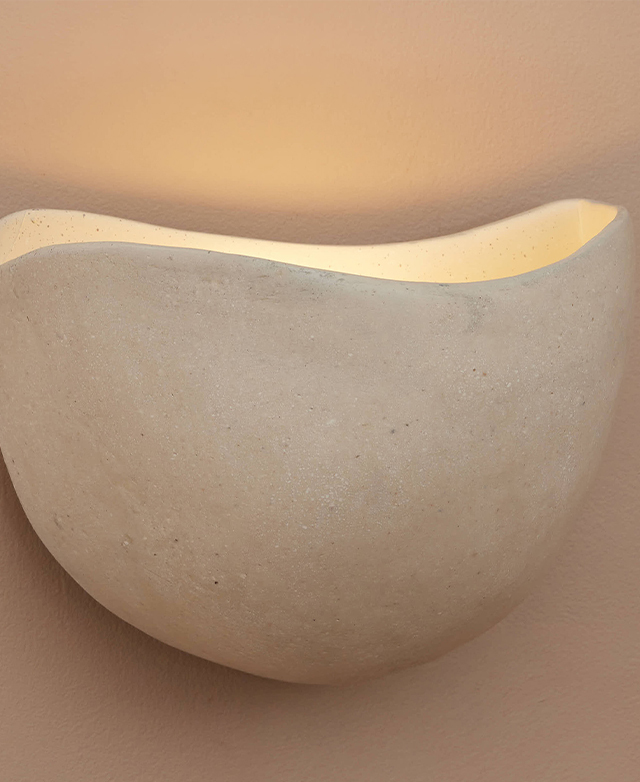 Sculpted irregular rim
