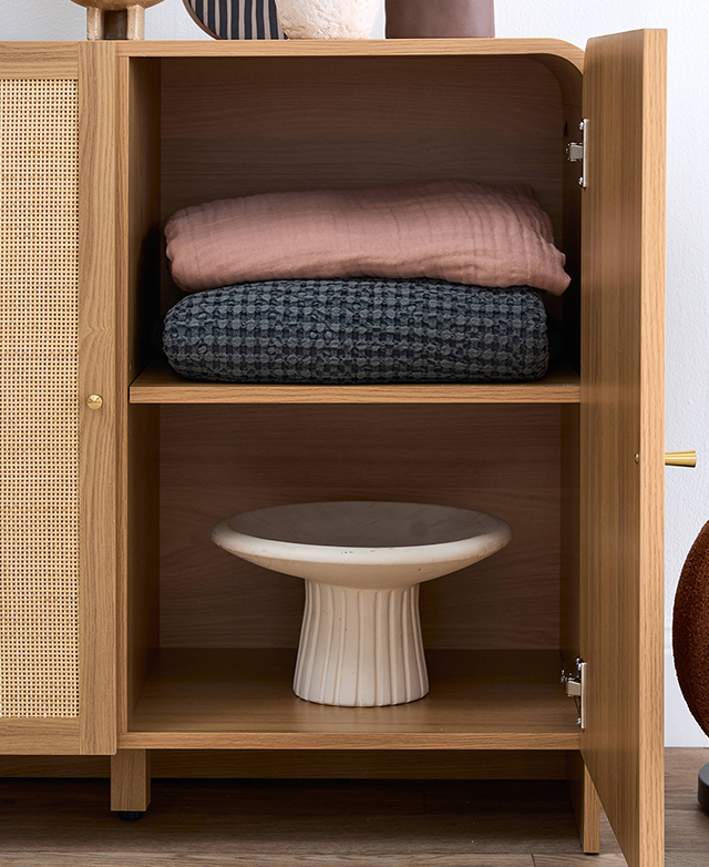 Spacious interior shelves