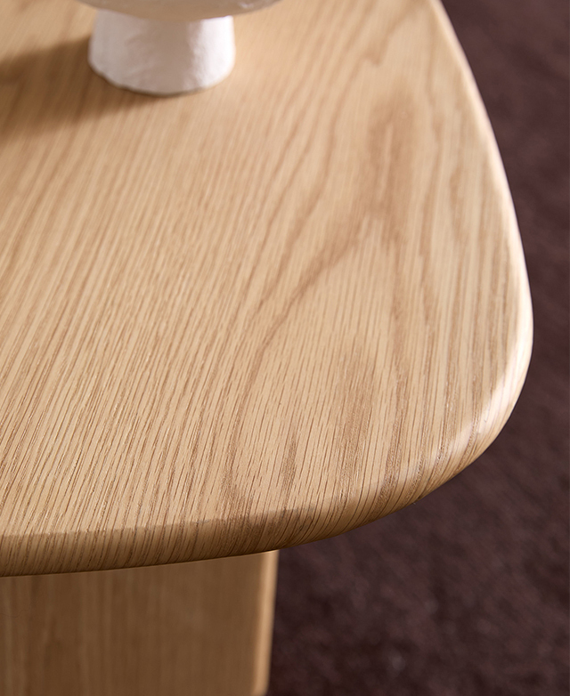 Timeless oak veneer finish
