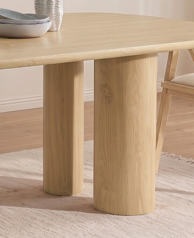 Striking pillar legs