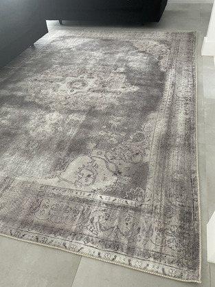 Chaldean Isin Power-Loomed Rug